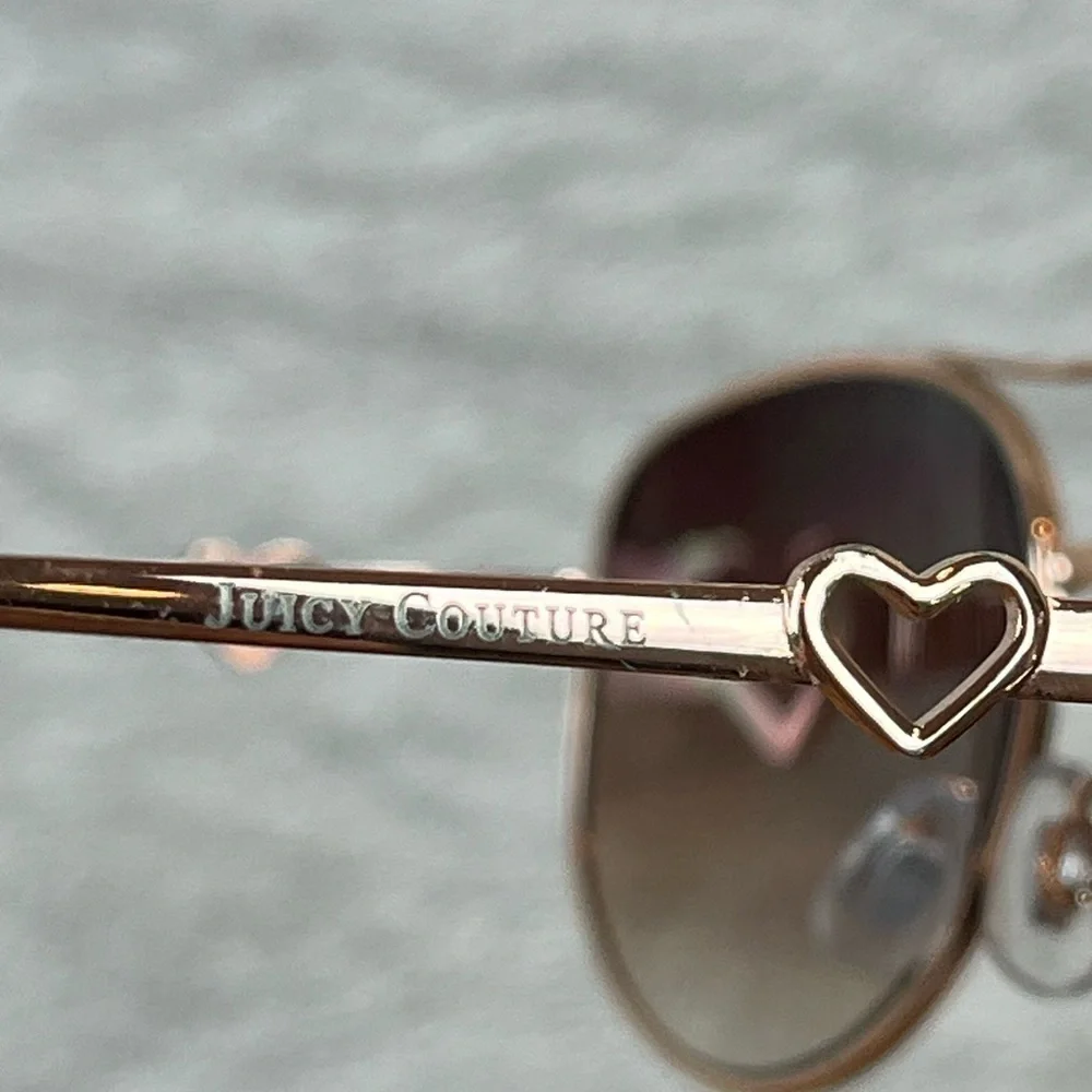 JUICY COUTURE Aviator Sunglasses with Hearts on ear piece Style 3166